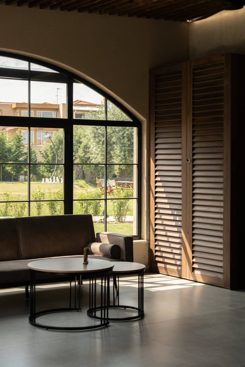 Royal Hotel & Suites — sunlit lounge interior