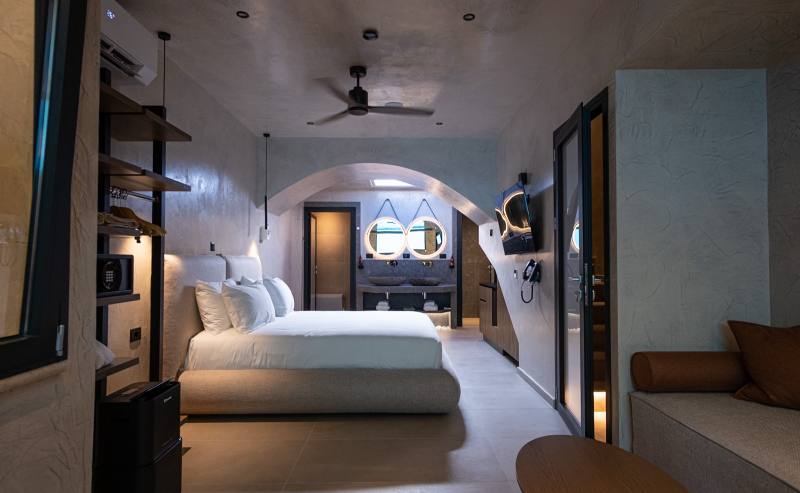 Royal Hotel & Suites — real estate