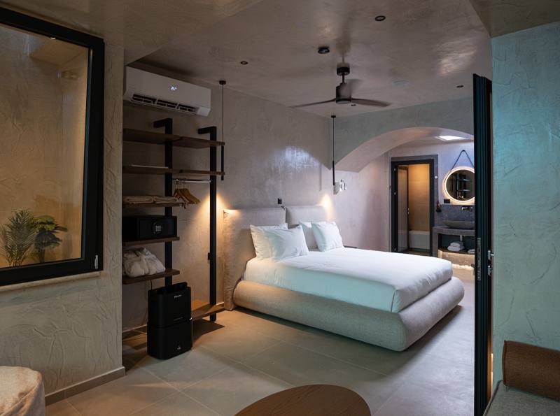 Royal Hotel & Suites — real estate